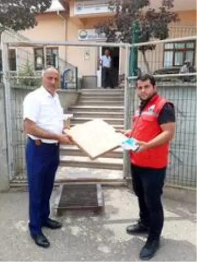 Bayram namazı için 15 bin adet seccade dağıtıldı Bayram namazı için 15 bin adet seccade dağıtıldı