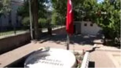 BBP Genel Başkanı Destici'den Muhsin Yazıcıoğlu'nun kabrine ve şehitliğe ziyaret BBP Genel Başkanı Destici'den Muhsin Yazıcıoğlu'nun kabrine ve şehitliğe ziyaret