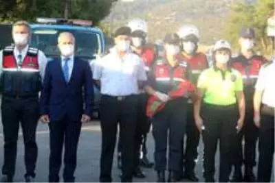 Bodrum rekora koşuyor: 12 saatte 40 bin, 4 günde 151 bin araç giriş yaptı Bodrum rekora koşuyor: 12 saatte 40 bin, 4 günde 151 bin araç giriş yaptı