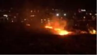 Bornova'da rekreasyon alanının üst kısmında ot yangını Bornova'da rekreasyon alanının üst kısmında ot yangını