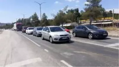 D-100 karayolunda bayram trafiği yoğunluğu D-100 karayolunda bayram trafiği yoğunluğu