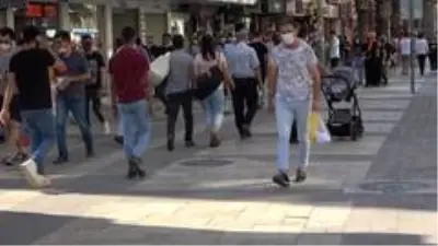 Denizli'de Arefe günü çarşı ve caddeler doldu Denizli'de Arefe günü çarşı ve caddeler doldu