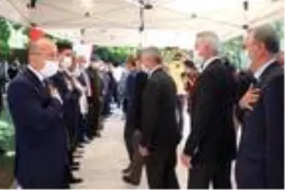 Denizli'de şehit ailesine Kuran-ı Kerim ve Türk bayrağı hediye edildi Denizli'de şehit ailesine Kuran-ı Kerim ve Türk bayrağı hediye edildi