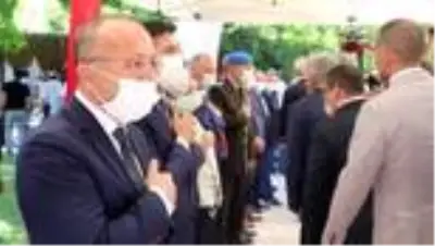 Son dakika güncel: DENİZLİ Şehit ailesine Kuran-ı Kerim ve Türk bayrağı hediyesi Son dakika güncel: DENİZLİ Şehit ailesine Kuran-ı Kerim ve Türk bayrağı hediyesi