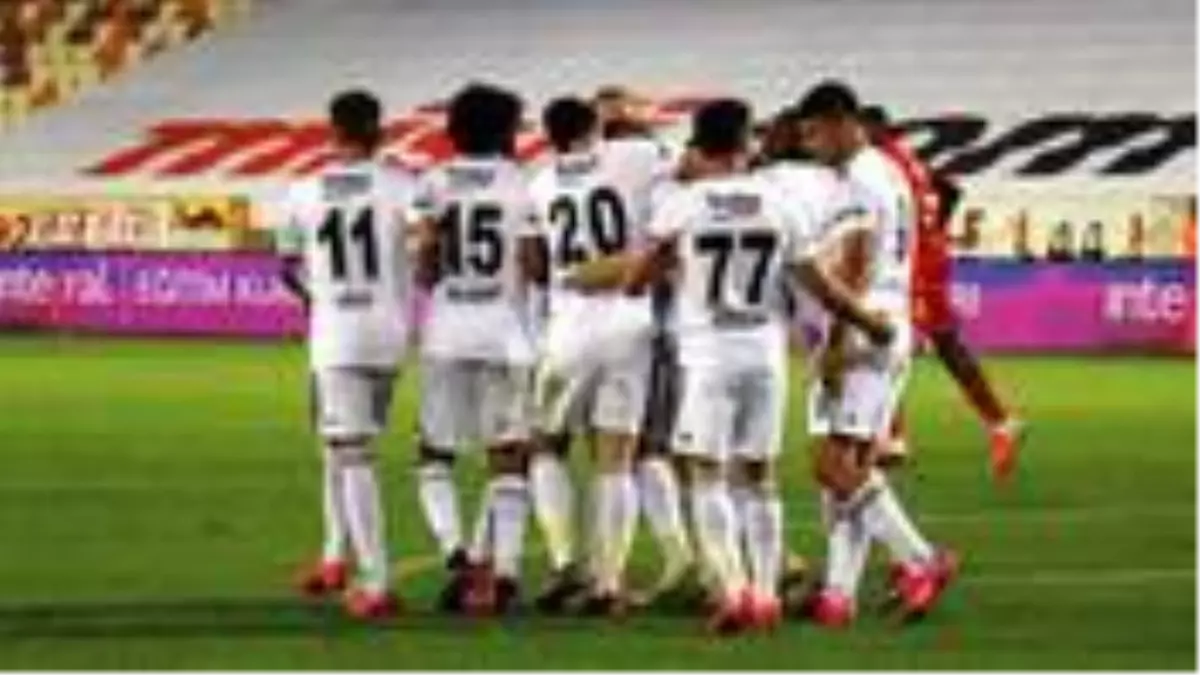 Devler Ligi'nde mücadele edecek olan Beşiktaş, ilk imzayı N'Sakala'ya attırdı