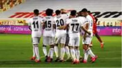 Devler Ligi'nde mücadele edecek olan Beşiktaş, ilk imzayı N'Sakala'ya attırdı Devler Ligi'nde mücadele edecek olan Beşiktaş, ilk imzayı N'Sakala'ya attırdı