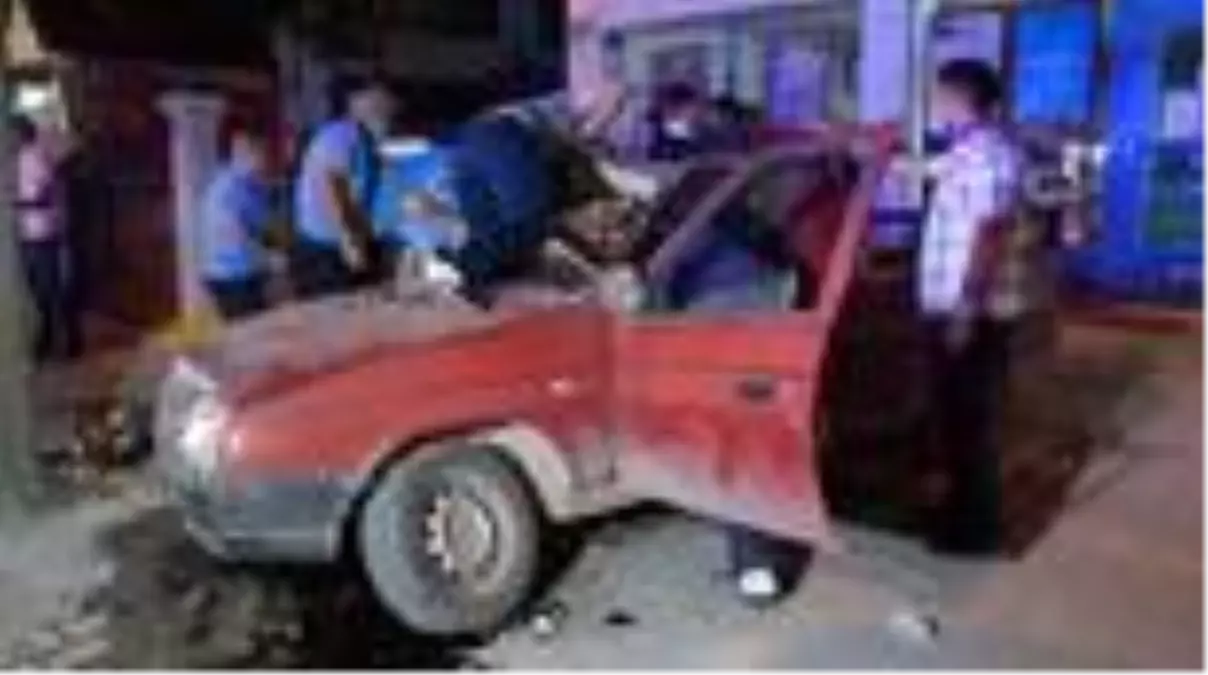 Dur ihtarına uymayan otomobil kaza yaptı: 2 yaralı