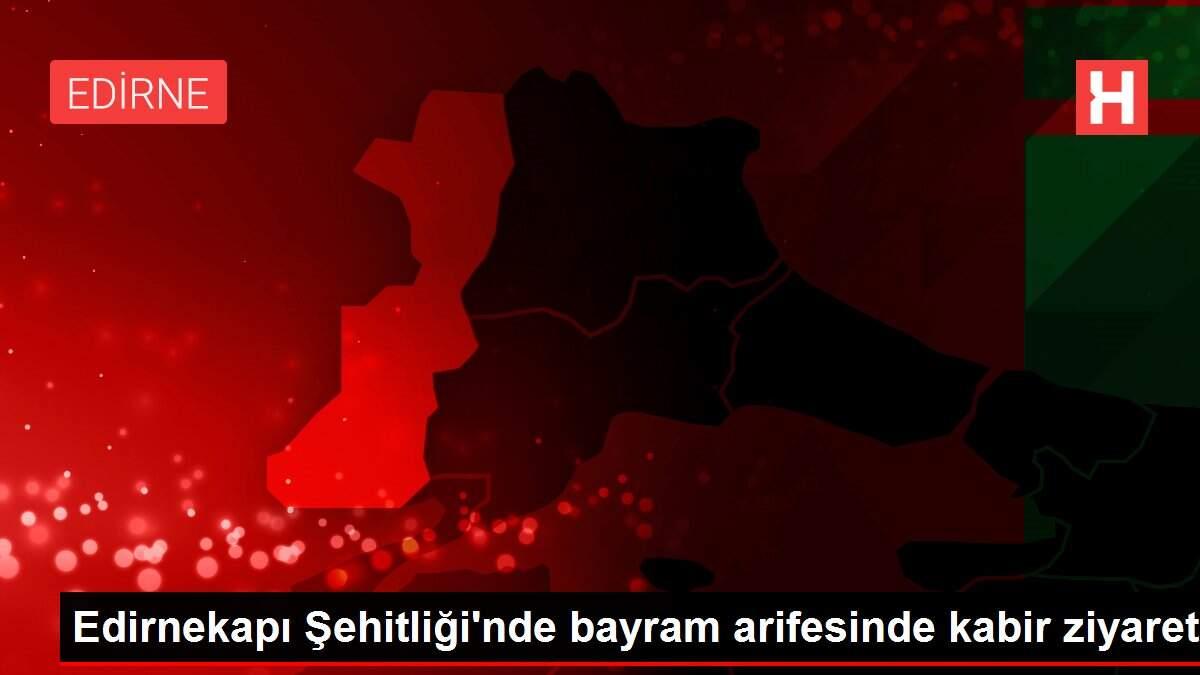 Edirnekapı Şehitliği'nde bayram arifesinde kabir ziyareti Edirnekapı Şehitliği'nde bayram arifesinde kabir ziyareti
