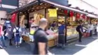 Eminönü'nde Kurban Bayramı arifesinde alışveriş hareketliliği Eminönü'nde Kurban Bayramı arifesinde alışveriş hareketliliği