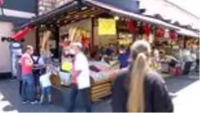 Eminönü'nde Kurban Bayramı arifesinde alışveriş hareketliliği Eminönü'nde Kurban Bayramı arifesinde alışveriş hareketliliği