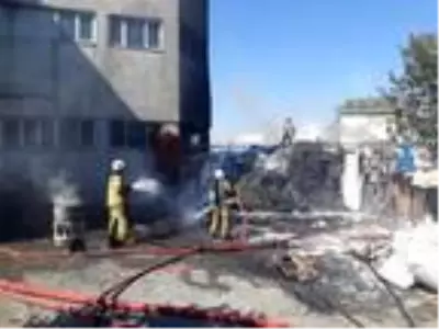 Esenyurt'ta kauçuk fabrikasında yangın (1) Esenyurt'ta kauçuk fabrikasında yangın (1)