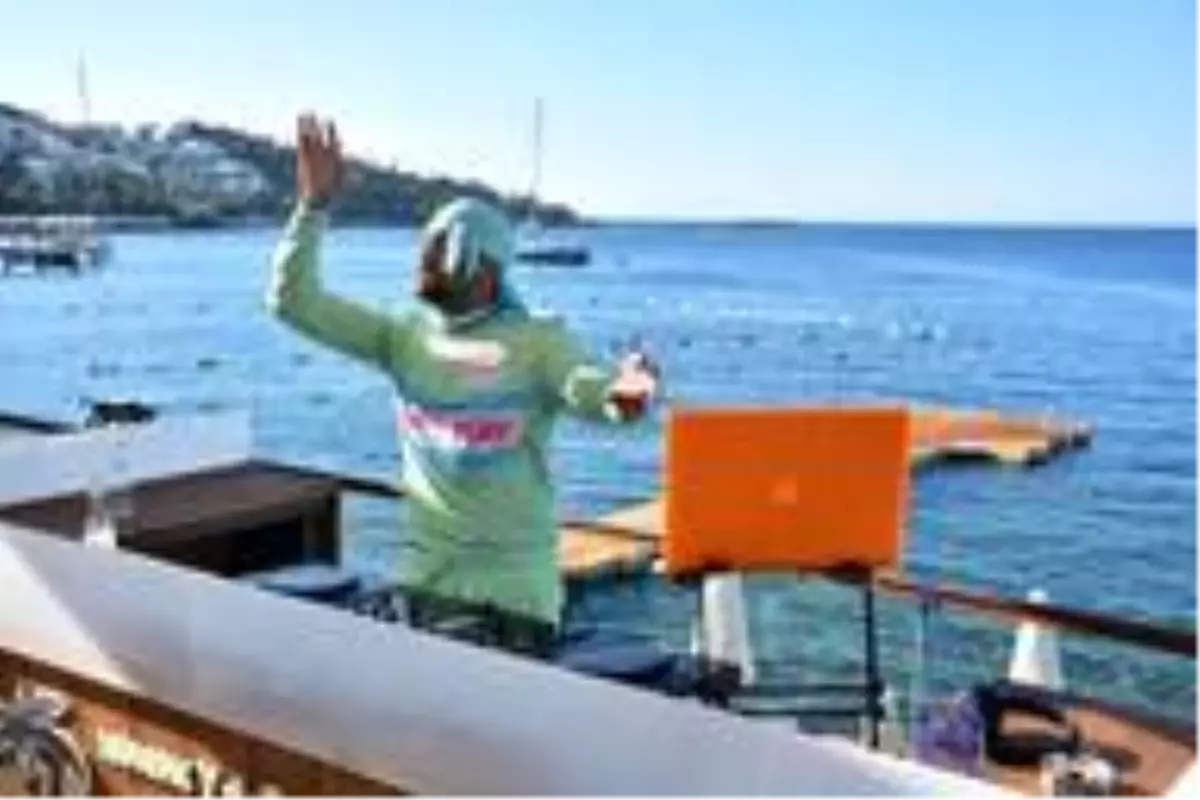 Eski sevgilisini çalmadı