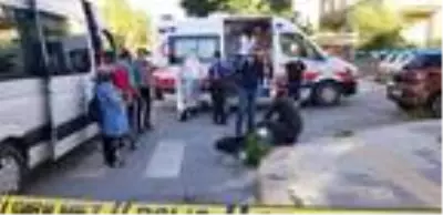 Kan kusunca minibüsten inen yaşlı adam, oturduğu kaldırımda yaşamını yitirdi Kan kusunca minibüsten inen yaşlı adam, oturduğu kaldırımda yaşamını yitirdi