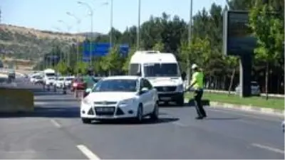 Gaziantep Emniyet Müdür Zeybek trafik uygulamasına katıldı Gaziantep Emniyet Müdür Zeybek trafik uygulamasına katıldı
