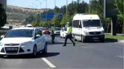 Gaziantep Emniyet Müdür Zeybek trafik uygulamasına katıldı Gaziantep Emniyet Müdür Zeybek trafik uygulamasına katıldı