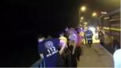 Genç kadın taksiden inip göle atladı, itfaiye boğulmaktan kurtardı Genç kadın taksiden inip göle atladı, itfaiye boğulmaktan kurtardı
