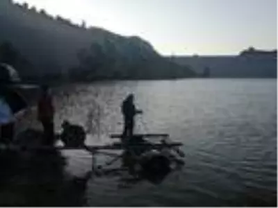 Gölete giren kızını kurtarmak isteyen anne boğuldu, kızı aranıyor Gölete giren kızını kurtarmak isteyen anne boğuldu, kızı aranıyor