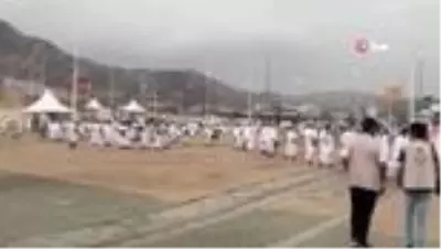 - Hacı adayları Arafat'tan Müzdelife'ye hareket etti - Hacı adayları Arafat'tan Müzdelife'ye hareket etti