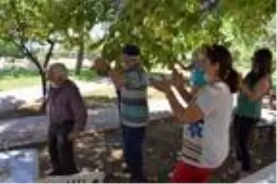 Huzurevi sakinlerine fasıl sürprizi Huzurevi sakinlerine fasıl sürprizi
