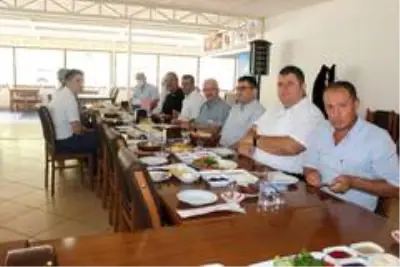 İlçenin sevilen Kaymakamı Yavuz vatandaşlarla vedalaşarak ilçeden ayrıldı İlçenin sevilen Kaymakamı Yavuz vatandaşlarla vedalaşarak ilçeden ayrıldı