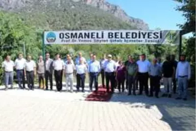 İlçenin sevilen Kaymakamı Yavuz vatandaşlarla vedalaşarak ilçeden ayrıldı İlçenin sevilen Kaymakamı Yavuz vatandaşlarla vedalaşarak ilçeden ayrıldı