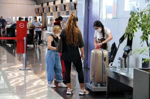 İstanbul Havalimanı'nda bayram hareketliliği yaşanıyor