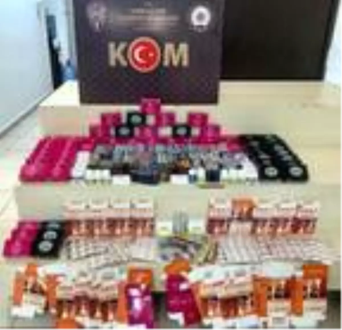 İzmir'de kaçak cinsel içerikli ürünler ele geçirildi