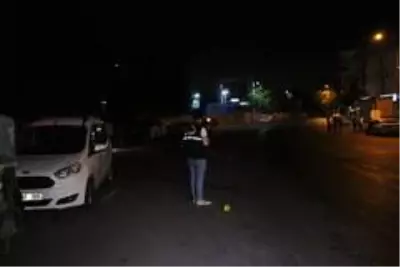 Son dakika... Kağıthane'de iki grup arasında bıçaklı ve silahlı kavga: 1'i ağır 6 yaralı Son dakika... Kağıthane'de iki grup arasında bıçaklı ve silahlı kavga: 1'i ağır 6 yaralı