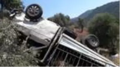 Muğla'da kamyonet şarampole devrildi: 2'si çocuk 5 kişi yaralandı Muğla'da kamyonet şarampole devrildi: 2'si çocuk 5 kişi yaralandı