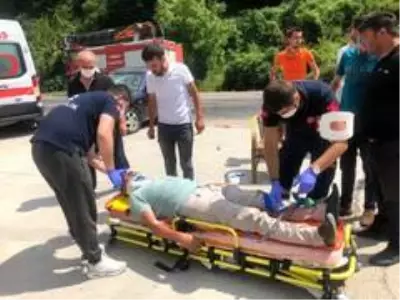 Karabük'te iki otomobil çarpıştı: 3'ü çocuk 6 yaralı Karabük'te iki otomobil çarpıştı: 3'ü çocuk 6 yaralı