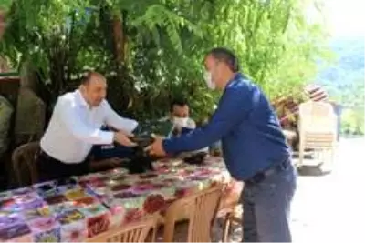 Kaymakam Sağlam'dan, şehit yakınları ve gazilere bayram ziyareti Kaymakam Sağlam'dan, şehit yakınları ve gazilere bayram ziyareti