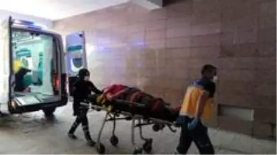 Kırmızı ışıkta bekleyen midibüse arkadan çarptı: 6 yaralı Kırmızı ışıkta bekleyen midibüse arkadan çarptı: 6 yaralı