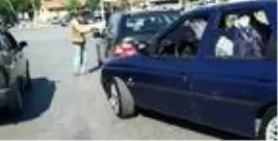 Kolunu saklayarak dilenirken JASAT ekibine yakalandı Kolunu saklayarak dilenirken JASAT ekibine yakalandı