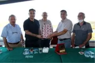 Son Dakika: Muhtarlardan Kaymakam Yavuz onuruna veda yemeği Son Dakika: Muhtarlardan Kaymakam Yavuz onuruna veda yemeği