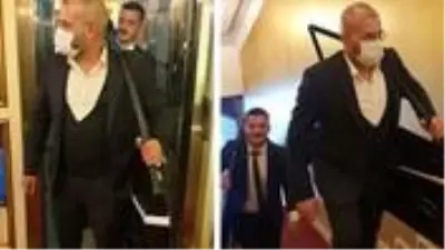 Otomobil tutkunu damada düğününde takı olarak araba kapısı hediye edildi Otomobil tutkunu damada düğününde takı olarak araba kapısı hediye edildi