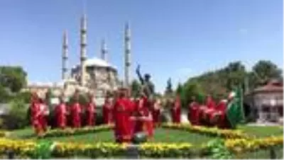 Selimiye Meydanındaki mehteran konseri izleyenleri büyüledi Selimiye Meydanındaki mehteran konseri izleyenleri büyüledi