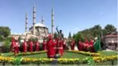 Selimiye Meydanındaki mehteran konseri izleyenleri büyüledi Selimiye Meydanındaki mehteran konseri izleyenleri büyüledi