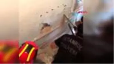 ŞİŞLİ'DE ASANSÖRDE MAHSUR KALAN 3 KİŞİ KURTARILDI ŞİŞLİ'DE ASANSÖRDE MAHSUR KALAN 3 KİŞİ KURTARILDI