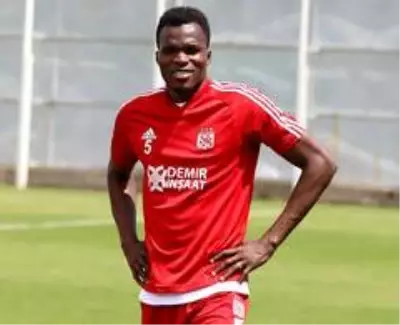 Sivasspor'un en hırçını Isaac Cofie Sivasspor'un en hırçını Isaac Cofie