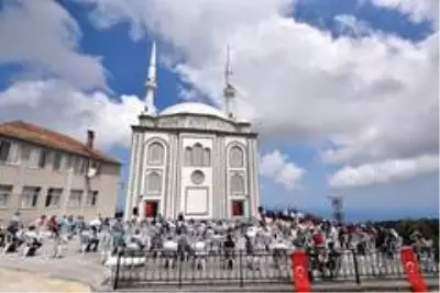 Sultan Alparslan Camii ibadete açıldı Sultan Alparslan Camii ibadete açıldı