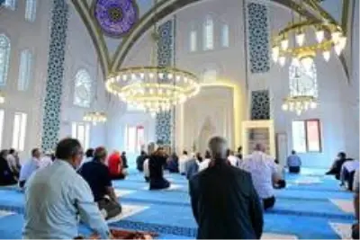 Sultan Alparslan Camii ibadete açıldı Sultan Alparslan Camii ibadete açıldı
