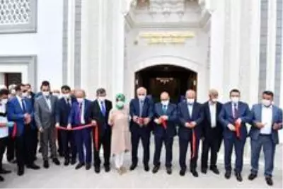Sultan Alparslan Camii ibadete açıldı Sultan Alparslan Camii ibadete açıldı