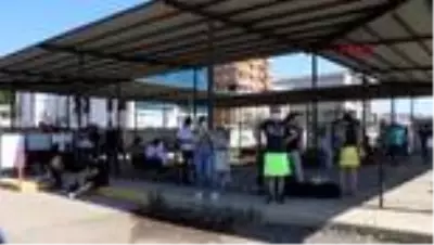 Tekirdağ'daki feribot iskelesinde araç yoğunluğu