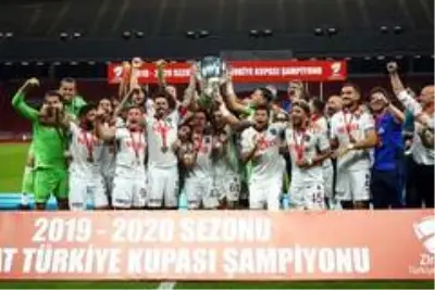 Trabzonspor kupasını aldı Trabzonspor kupasını aldı