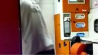 Üç günlük bebeği kamyonet kasasına bıraktılar Üç günlük bebeği kamyonet kasasına bıraktılar