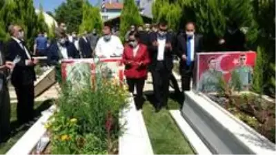 Uşak protokolü, Kurban Bayramı öncesinde şehitlik ziyaretinde bulundu Uşak protokolü, Kurban Bayramı öncesinde şehitlik ziyaretinde bulundu