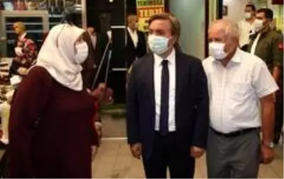 Vali Aydoğdu'nun gurbetçi aile ile diyaloğu gülümsetti Vali Aydoğdu'nun gurbetçi aile ile diyaloğu gülümsetti