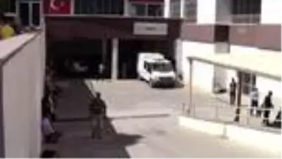 Evlerinin terasında uyurken üstlerine baca devrilen çift, yaşamını yitirdi Evlerinin terasında uyurken üstlerine baca devrilen çift, yaşamını yitirdi