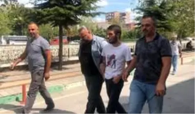 Annesini elli yerinden bıçaklayıp öldürdü Annesini elli yerinden bıçaklayıp öldürdü