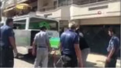 Annesini elli yerinden bıçaklayıp öldürdü Annesini elli yerinden bıçaklayıp öldürdü